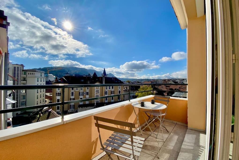 Toit-Terrasse Traversant Plein Centre 100M Du Lac Apartment Annecy Exterior photo